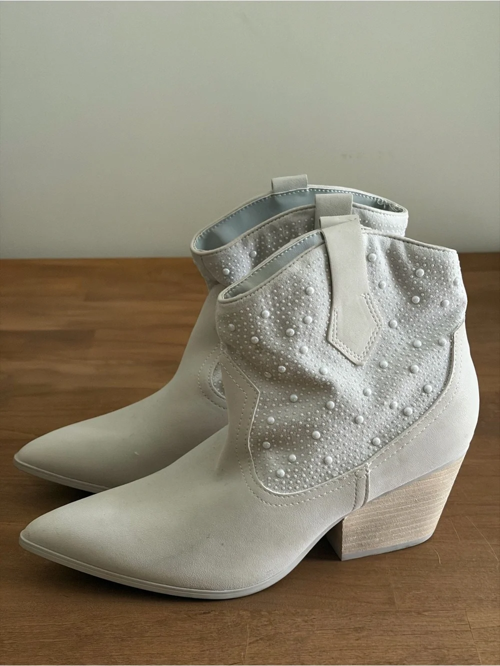 MIA Lauanne Cream Pearl Embellished Western Cowgirl Boots Ankle Booties 7.5